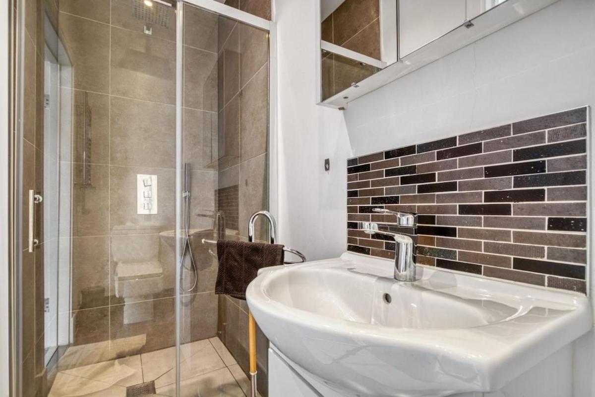 Luxurious Spacious 2br 2ba Apartment *